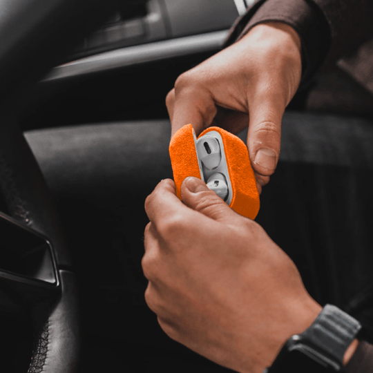 AirPods Pro (2nd Generation) Alcantara Case - Orange - Alcanside